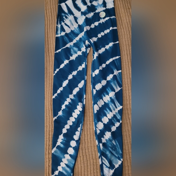 Victoria's Secret Pink bundle Leggings - Picture 5 of 7